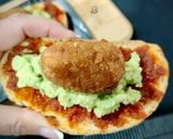 Foto del paso 5 de la receta: Tosta de sobrasada ibérica y aguacate con croqueta de pato y foie