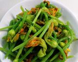 Hình bước làm 2 của món Bông bí xào tỏi