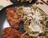 Csirkemell parmezános köntösben, kéksajtos metélttel recept fázis 6 fotója