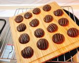 A picture of step 4 of Chocolate Chip Cookies.