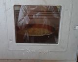Foto langkah ke 6 dari resep Pizza Soziz Tabur keju Sederhana.