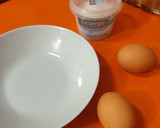 Foto del paso 2 de la receta: Tortilla de calabacín y cebolla morada, jugosa y ligera