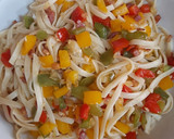 Foto del paso 3 de la receta: Tallarines con pimiento 3 colores y bacon