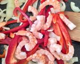 Une image de l'étape 2 de Nouilles sautés aux crevettes.