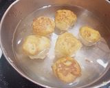 A picture of step 4 of Dahi bhalla.