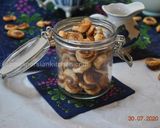 A picture of step 10 of Tiny Cinnamon Rolls شیرینی رول دارچینی.