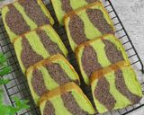 Foto langkah ke 12 dari resep Chiffon Cake Pandan-Ketan Hitam.