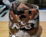 A picture of step 5 of Chocolate Oreo mousse.