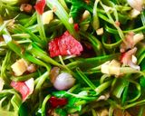 Hình bước làm 2 của món Rau muống bào bóp sổi