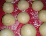 Foto langkah ke 6 dari resep Roti Bakso Lada Hitam.