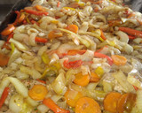 Foto del paso 3 de la receta: Bifes a la criolla al horno con guarnición de papas