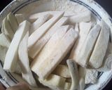 Foto del paso 1 de la receta: Tostadas con puré de arvejas y bastones de berenjena.
