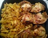 Foto del passaggio 9 della ricetta Sovracosce di pollo al curry croccanti con patate al forno