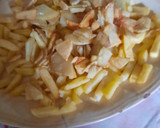 Foto del paso 2 de la receta: Tortilla de papas con bastante cebolla 🤤