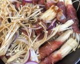 Hình bước làm 4 của món Bò cuộn nấm kim chi