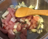 Foto del paso 4 de la receta: Pollo con berenjenas en salsa de tomates y verduras