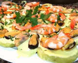 Foto del paso 6 de la receta: Patatas con mejillones y langostinos sobre alioli