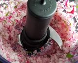Une image de l'étape 1 de Tzatziki de radis roses.