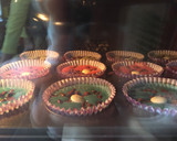 Foto del paso 6 de la receta: Magdalenas de colores con pepitas de chocolate