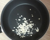 Foto del paso 2 de la receta: Hojaldre mixto con acelgas, atún y queso, y con atún y aceitunas