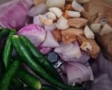 চিকেন চিলি রোস্ট (Chicken chilli roast recipe in Bengali) রেসিপি ধাপ - 2 ছবি