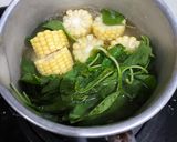 Foto langkah ke 3 dari resep Sayur Bening Bayam Jagung.