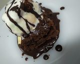 A picture of step 4 of Chocolate brownie with ice cream.