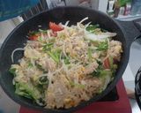 รูปขั้นตอนการทำที่ 5 ของ ข้าวผัดหมูและหมูยอ