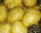 A picture of step 4 of Dahi bhalla.