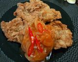 Foto langkah ke 10 dari resep Kulit Ayam Crispy Siram Saus.