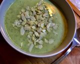 Brokkoli krémleves mandulával recept fázis 6 fotója