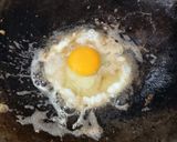 Foto langkah ke 1 dari resep Telur Ceplok Kecap Pedas.