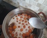Foto langkah ke 4 dari resep *Kolak cendil ubi*.