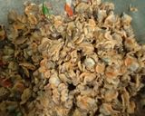 Foto langkah ke 4 dari resep Tumis kerang Dara kupas simpel.
