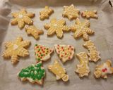 Foto del passaggio 9 della ricetta Biscotti di natale decorati glutenfree e vegan
