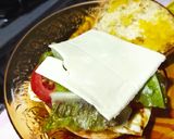 Foto langkah ke 4 dari resep Homemade Creation Burger.