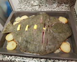 Foto del paso 5 de la receta: Rodaballo salvaje al horno con guarnición de patatas y cebolla