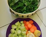 Foto langkah ke 2 dari resep Sayur bening bayam + gambas.
