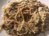 Spaghetti con paté de faisán y habitas baby