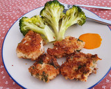 Foto del paso 3 de la receta: Medallones de pollo rebozados con cilantro y panko