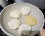 Foto langkah ke 3 dari resep Hotteok Kentang isi Coklat dan Keju.