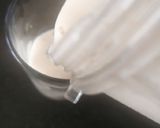A picture of step 4 of Apple banana soya shake.