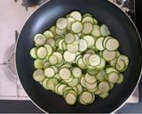 Foto del passaggio 4 della ricetta Riso con zucchine e gamberetti