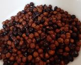 A picture of step 1 of Indian kali chana chaat.