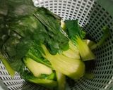 Foto langkah ke 1 dari resep Pokcoy Siram Bawang Putih.