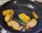 A picture of step 3 of Rui Mohini with Cashewnuts and Fried Onion.