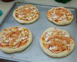 Foto langkah ke 6 dari resep Frozen base Pizza.
