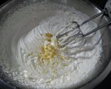 A picture of step 4 of Lemon and lime cheese cake.