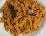 Foto del paso 3 de la receta: Macarrones de lentejas con salsa de puerro, berenjena y anchoas