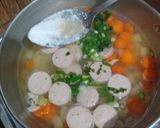 Foto langkah ke 2 dari resep 889) Sup Makaroni Sosis.